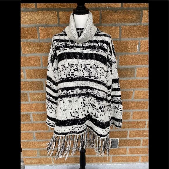 Willow & Clay
Fringed-Trim Cowl-Neck Sweater - Picture 2 of 11